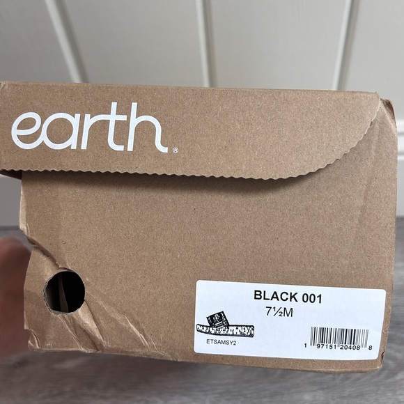 Earth Tan Sandal Black and Tan Slip On - Picture 2 of 7